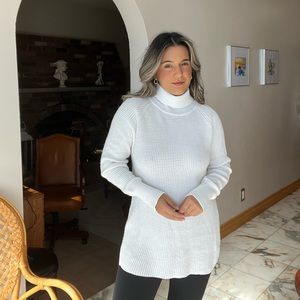 Waffle-knit White Turtleneck 🌸 2 FOR 10 🌸